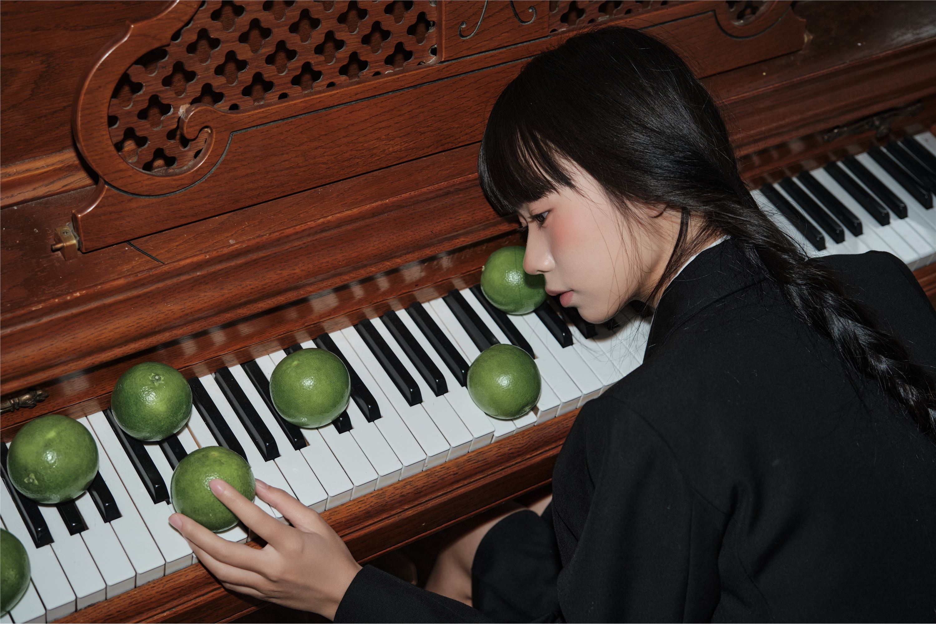 YITUYU艺图语 2025.01.18 青橙少女 是三金呀